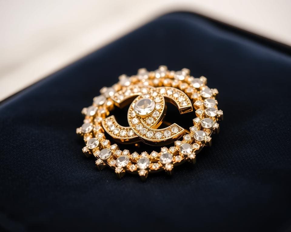 Chanel broche prijs Chanel broche prijs